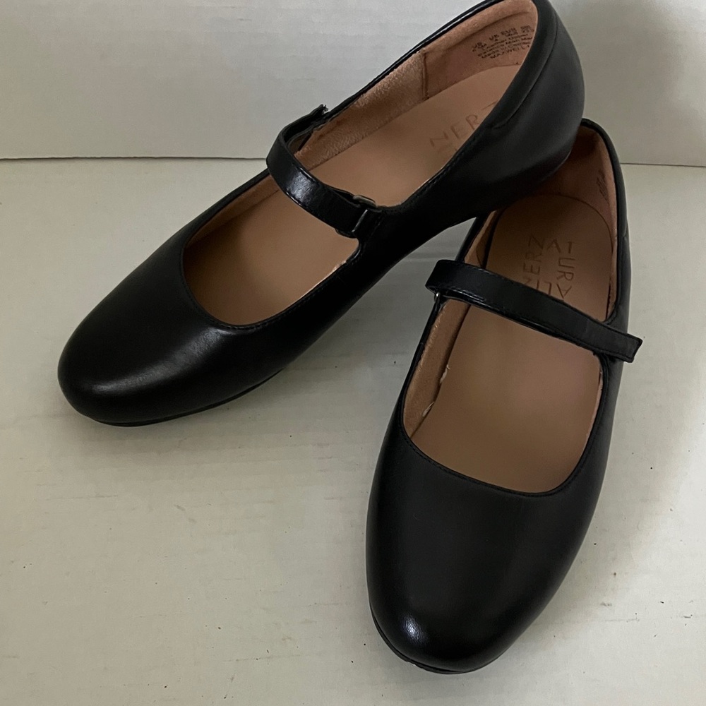 Naturalizer Black Mary Jane Flats Never Worn size 6.5